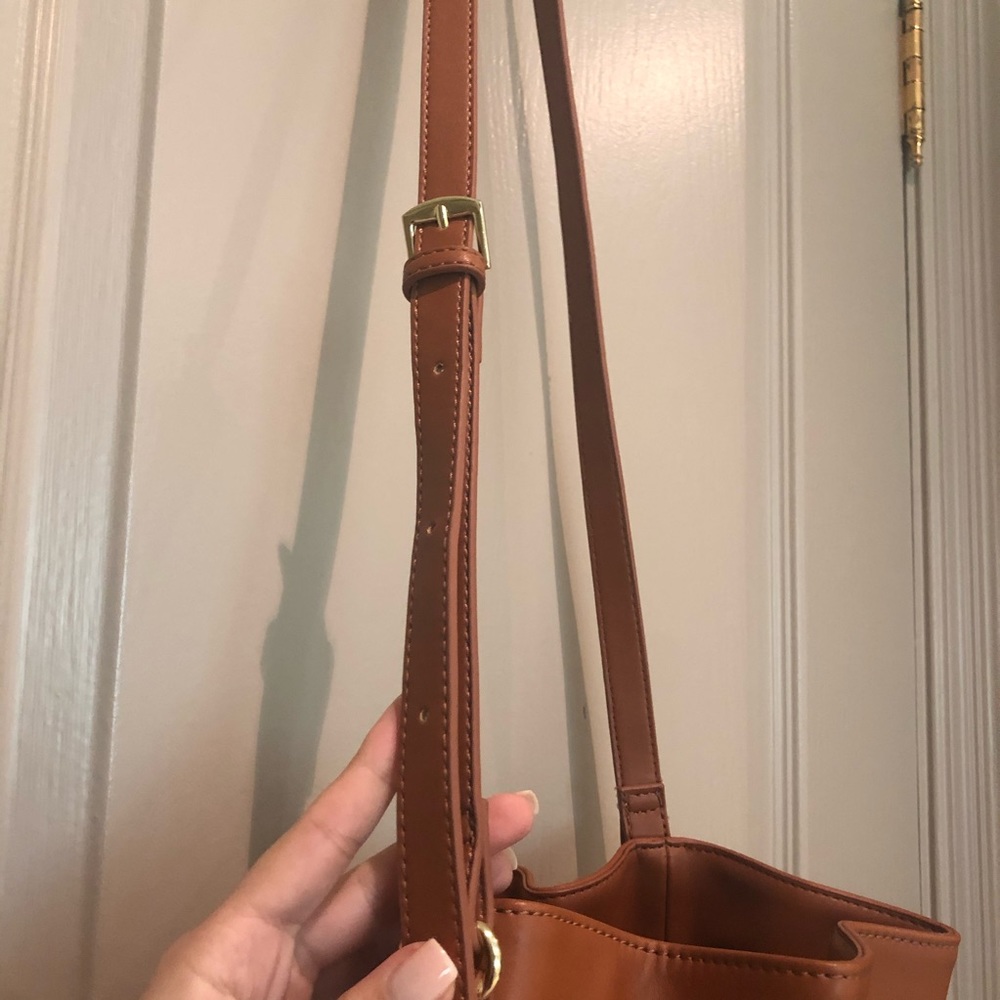 Tan Bucketbag - Picture 2 of 7